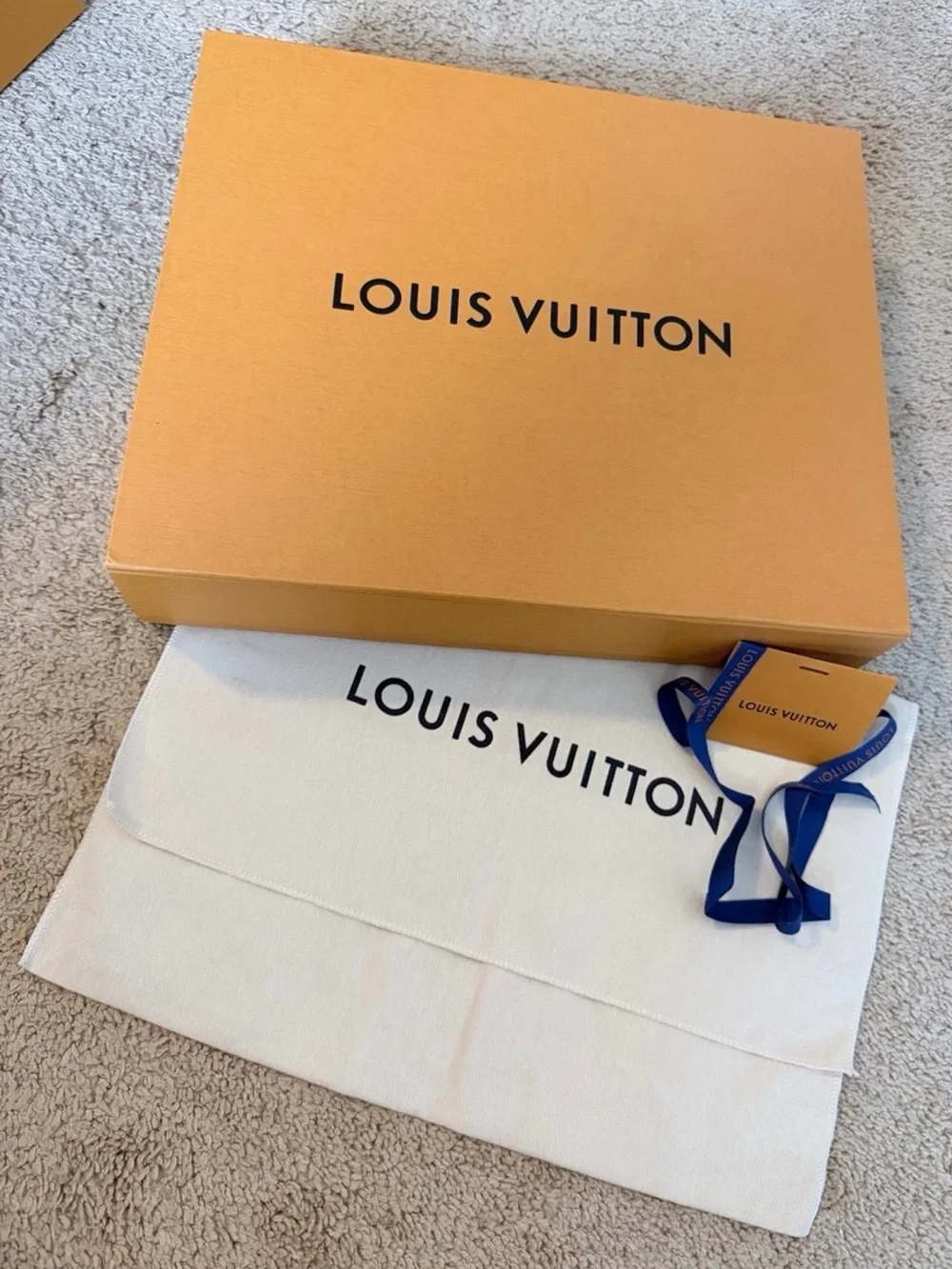 LOUIS VUITTON
